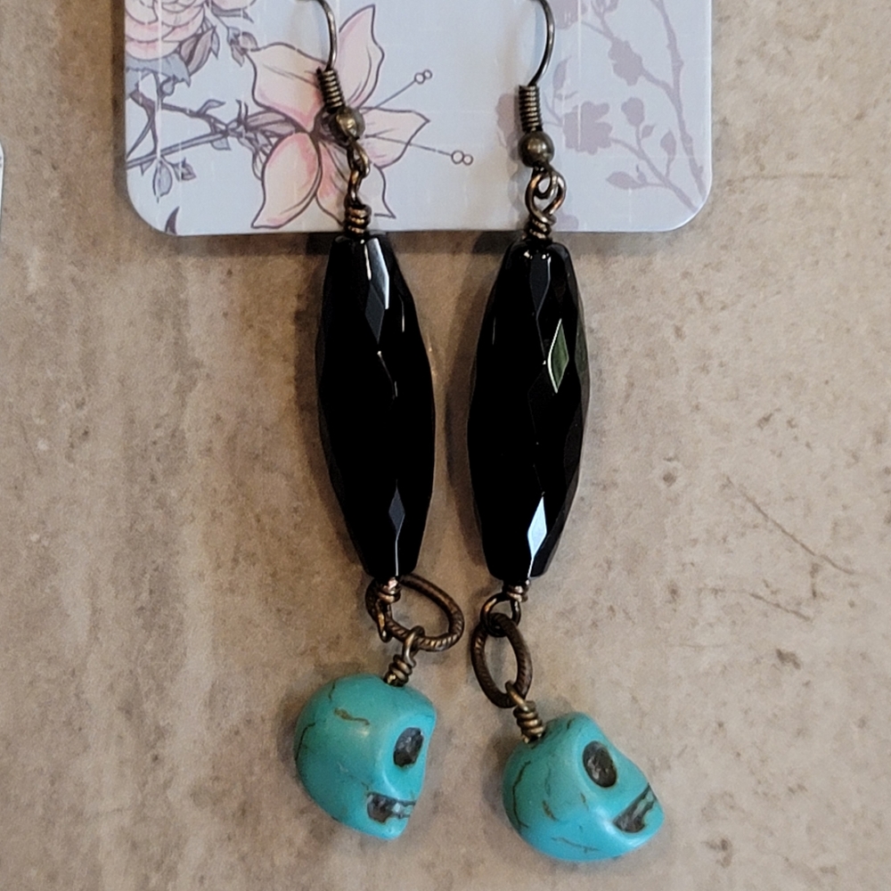 NWT Halloween 🎃 Skull Earrings 💀